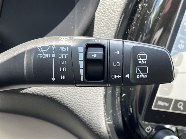 Vehicle image 33 of 37