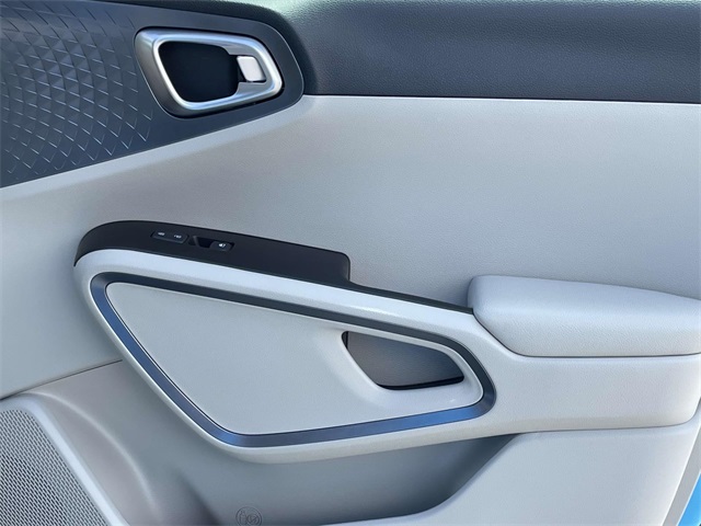 Vehicle image 18 of 37