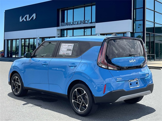 Vehicle image 6 of 37