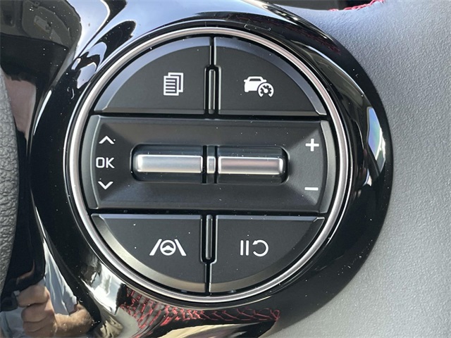 Vehicle image 31 of 37