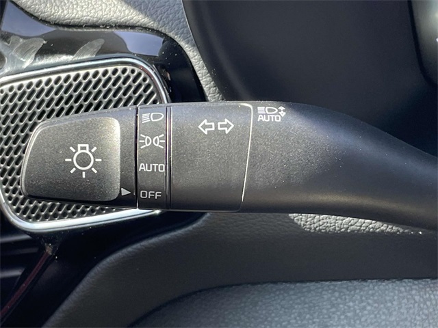 Vehicle image 32 of 37
