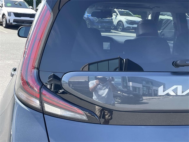 Vehicle image 17 of 37