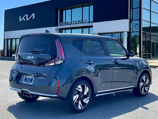 Vehicle image 4 of 37