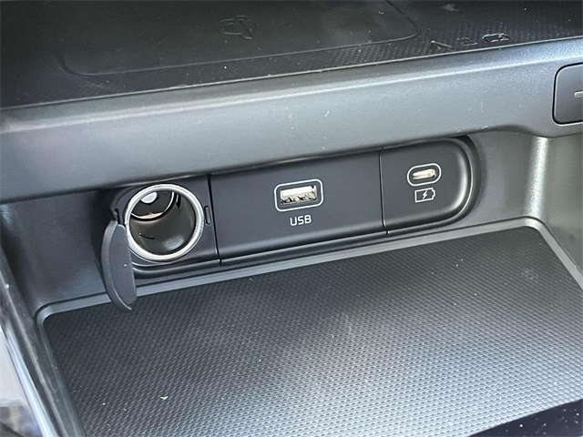 Vehicle image 35 of 37