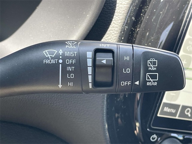 Vehicle image 33 of 37