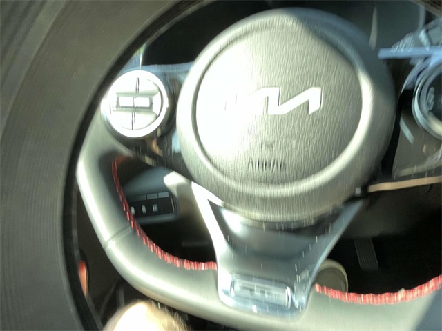 Vehicle image 28 of 43