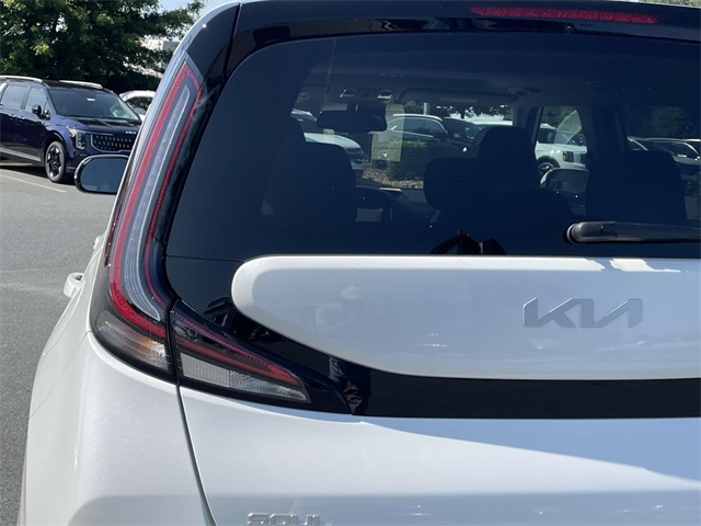 Vehicle image 17 of 43