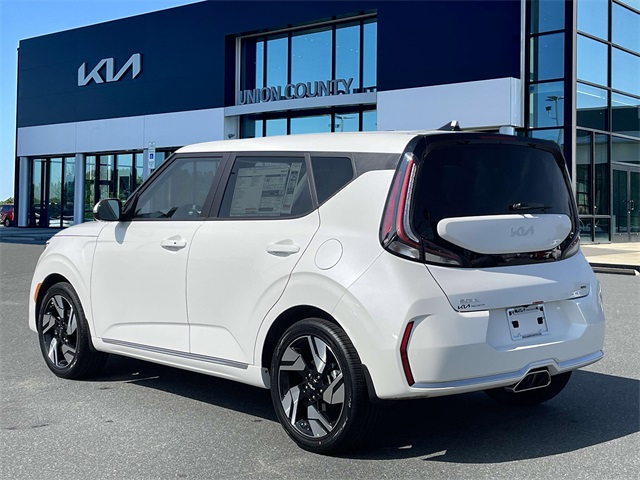 Vehicle image 6 of 43