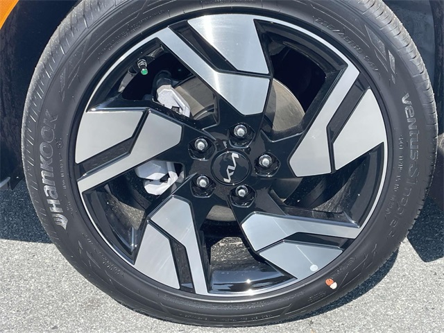 Vehicle image 14 of 43