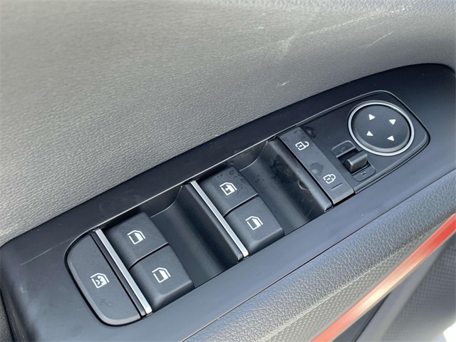 Vehicle image 26 of 43
