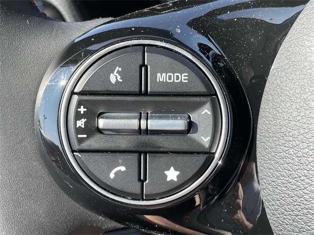 Vehicle image 30 of 43