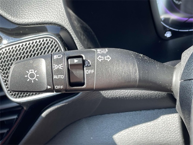 Vehicle image 32 of 43
