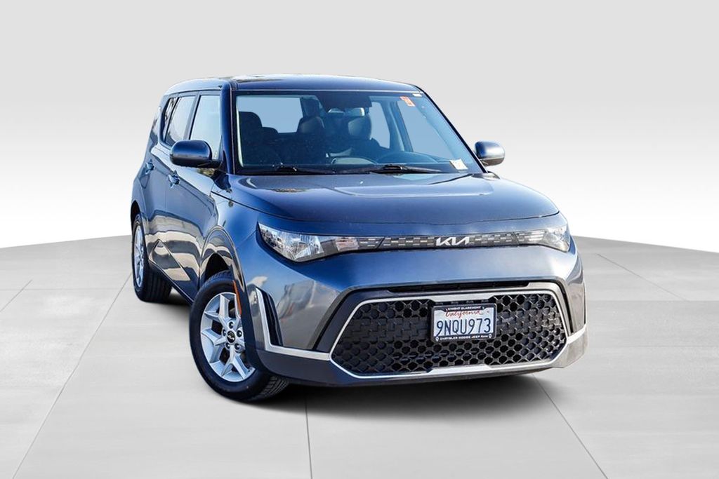 2025 Kia Soul LX Image 3 of 31