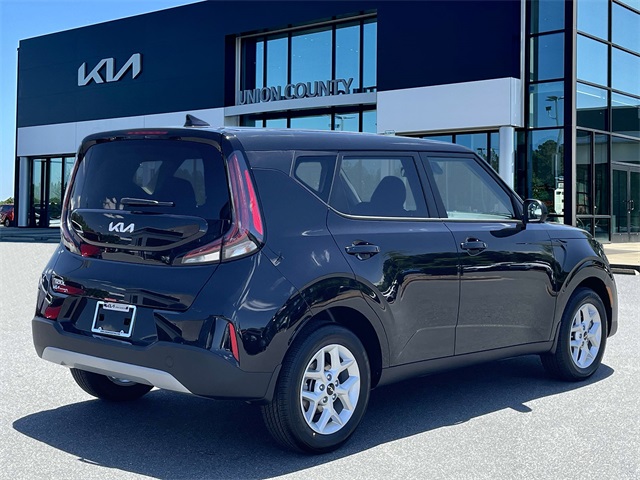 Vehicle image 4 of 35