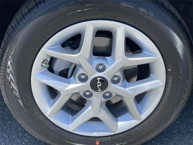 Vehicle image 13 of 35