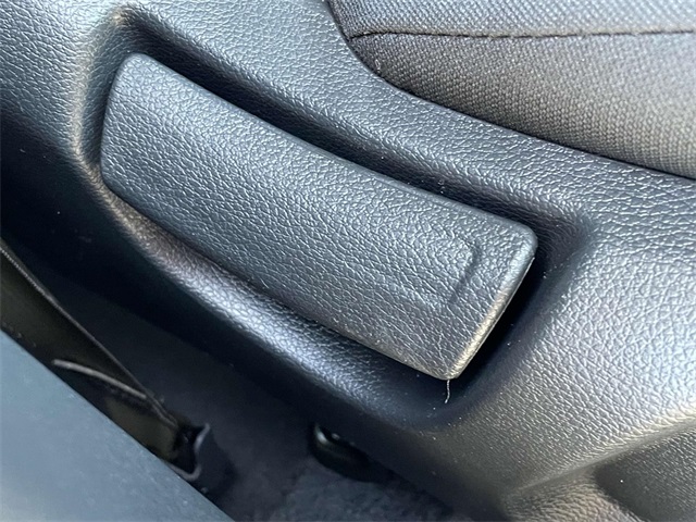 Vehicle image 21 of 35