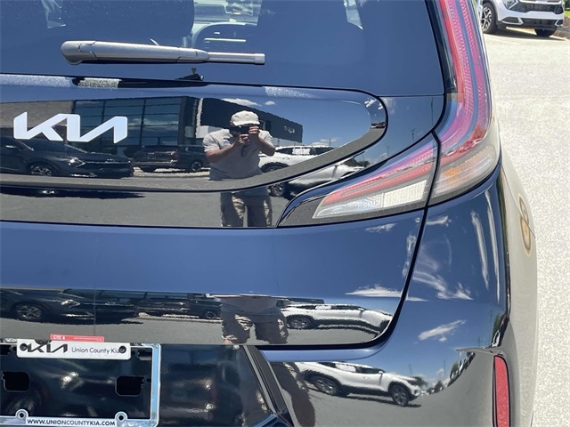 Vehicle image 17 of 35