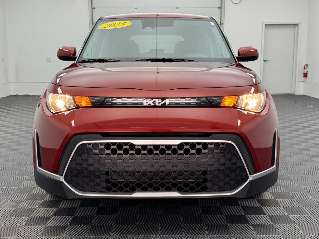 2025 Kia Soul LX Image 2 of 37