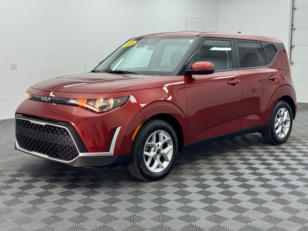 2025 Kia Soul LX Image 1 of 37