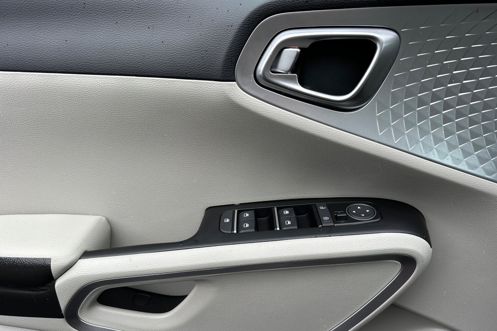 Vehicle image 7 of 20