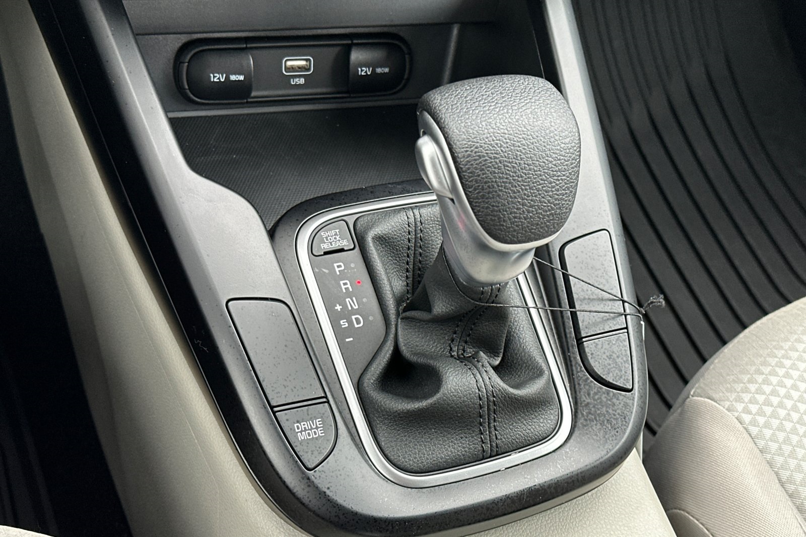 Vehicle image 17 of 20