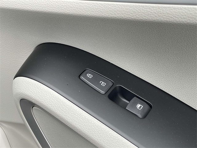 Vehicle image 19 of 35