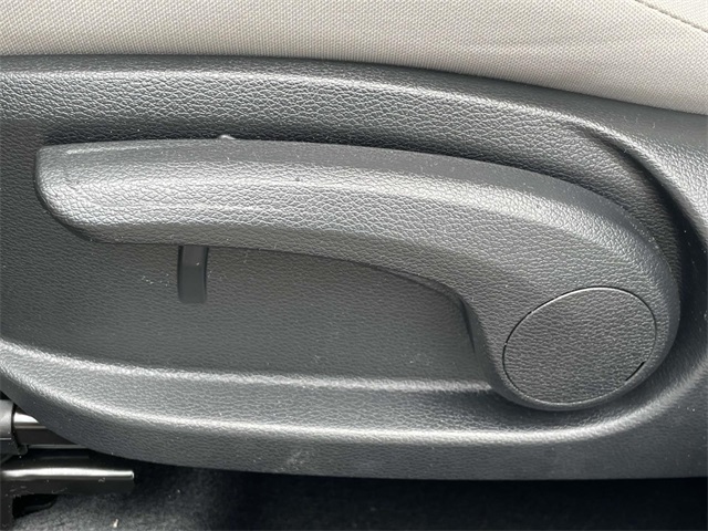 Vehicle image 27 of 35