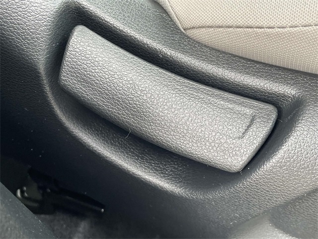Vehicle image 21 of 35