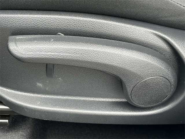 Vehicle image 27 of 35