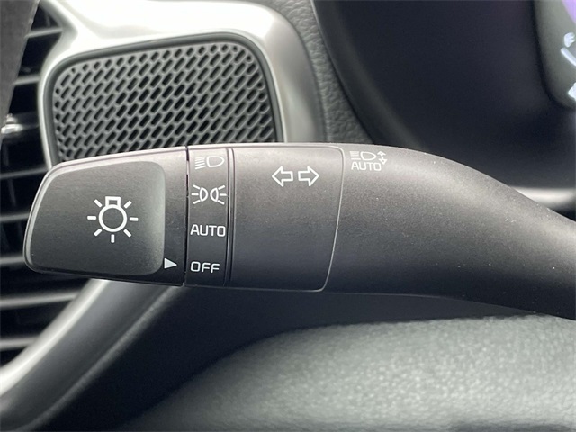 Vehicle image 31 of 35