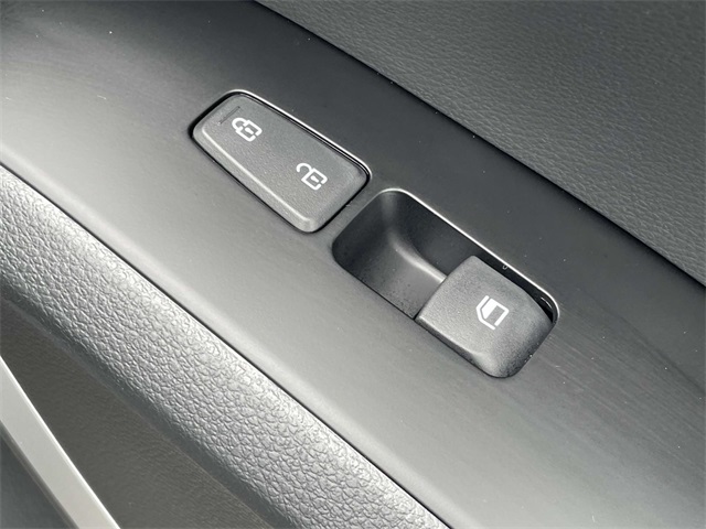 Vehicle image 19 of 35