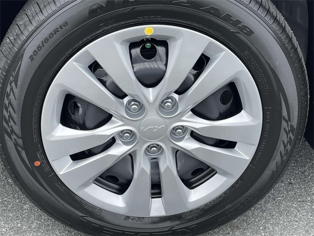 Vehicle image 13 of 35