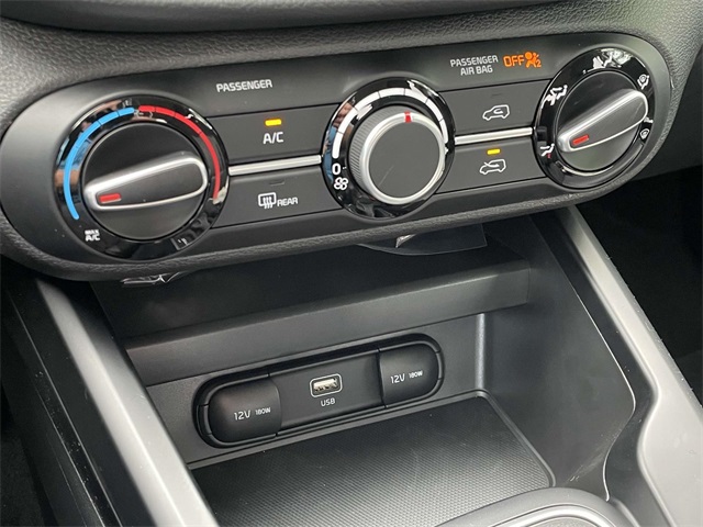 Vehicle image 33 of 35