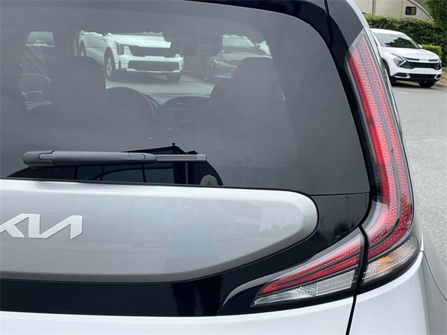 Vehicle image 17 of 35