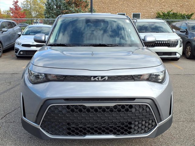 2025 Kia Soul LX Image 2 of 27