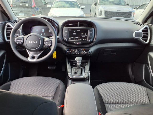 2025 Kia Soul LX Image 13 of 27