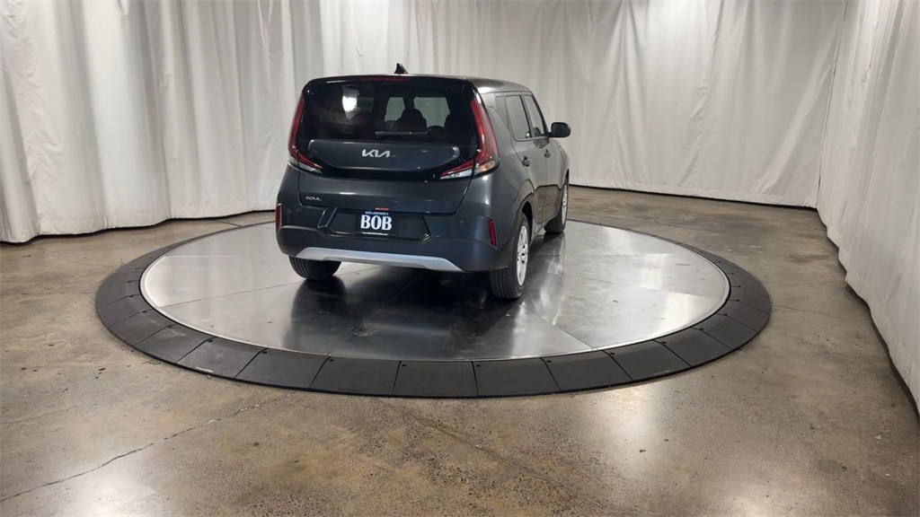 Vehicle image 9 of 28