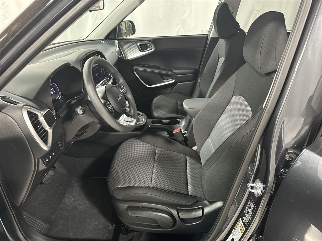 Vehicle image 13 of 28