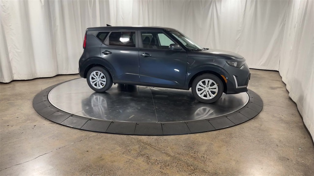 Vehicle image 3 of 28