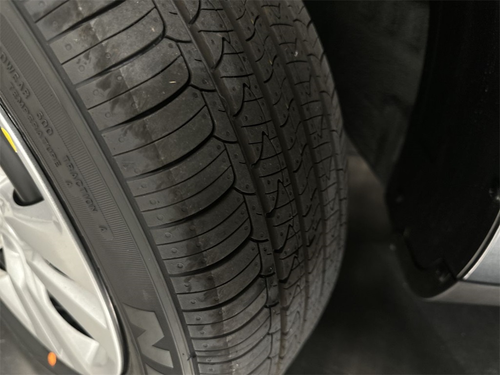 Vehicle image 11 of 28