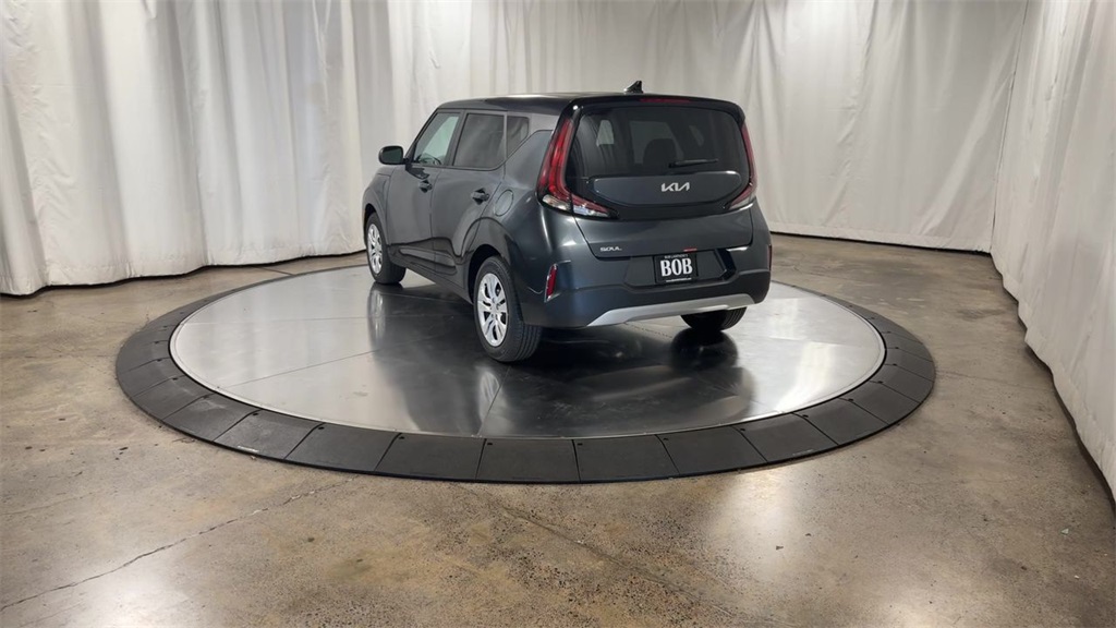 Vehicle image 8 of 28
