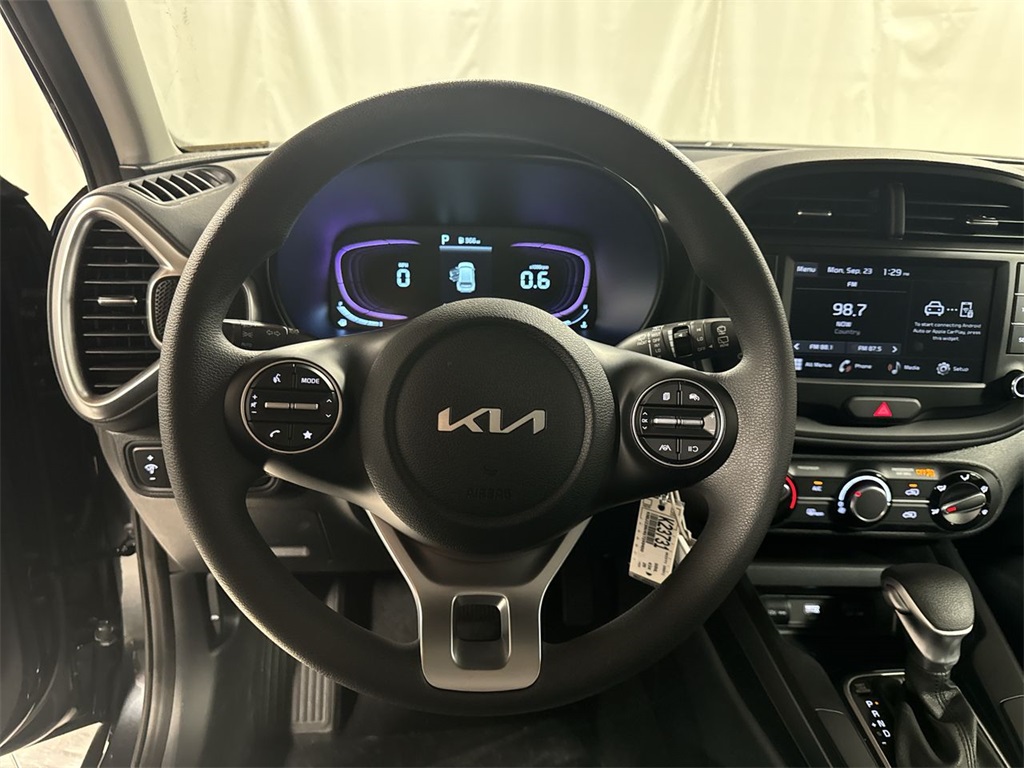Vehicle image 19 of 28