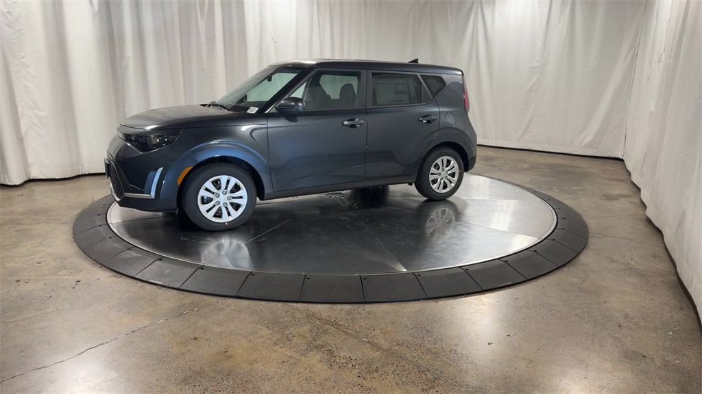 Vehicle image 6 of 28