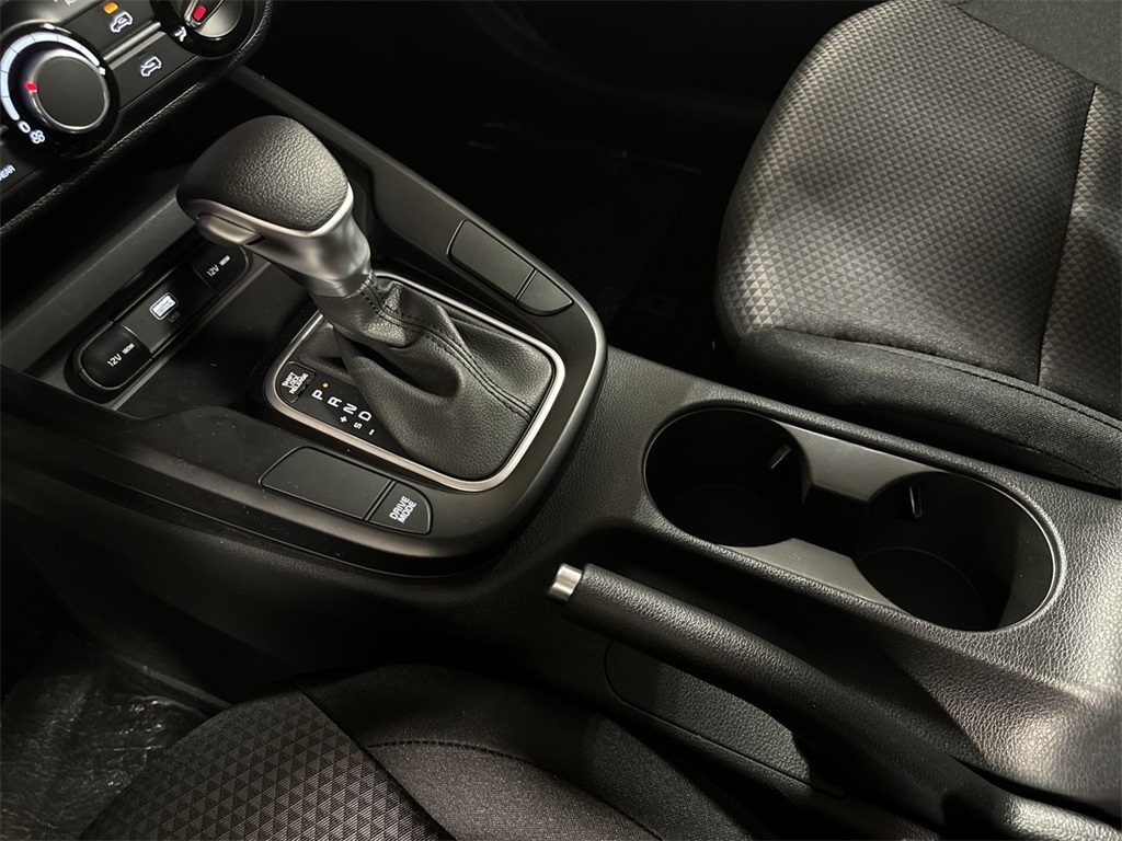 Vehicle image 23 of 28
