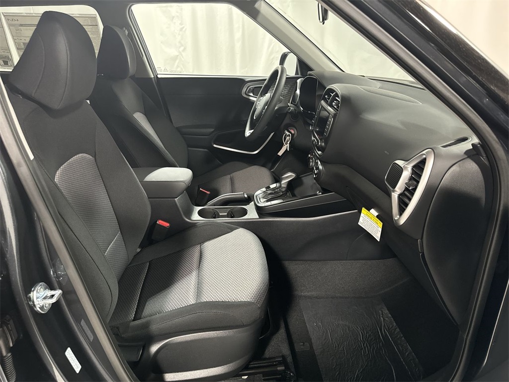 Vehicle image 27 of 28