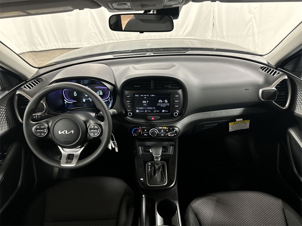 Vehicle image 12 of 28