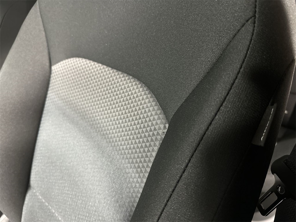 Vehicle image 15 of 28