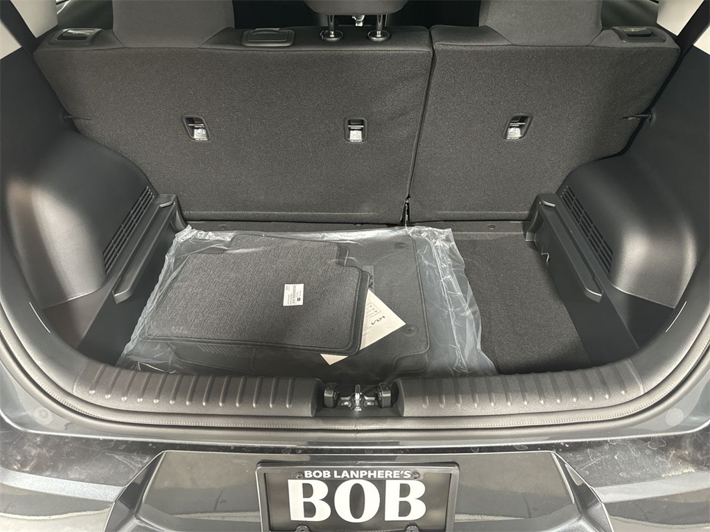 Vehicle image 26 of 28