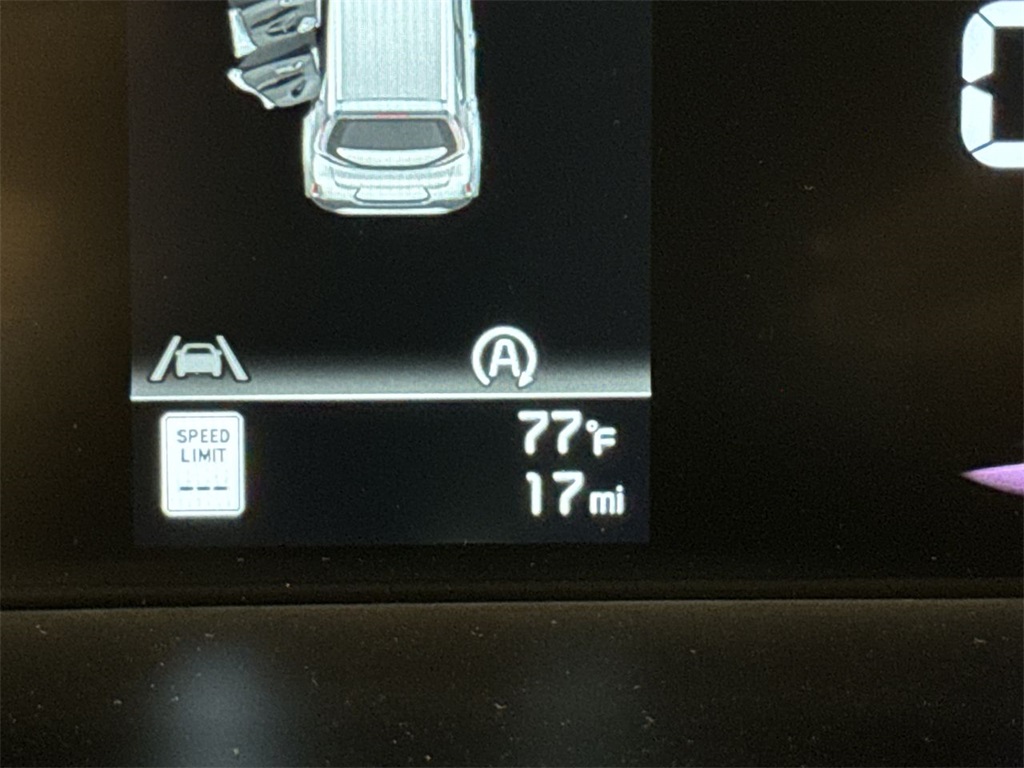 Vehicle image 18 of 28