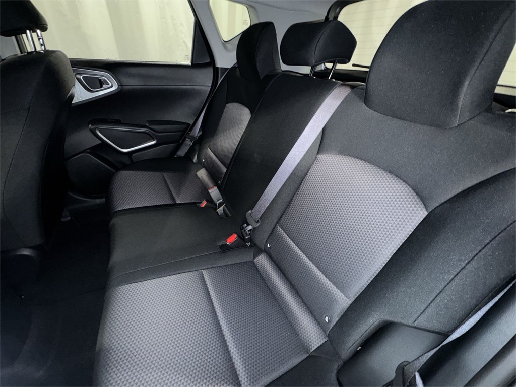 Vehicle image 25 of 28